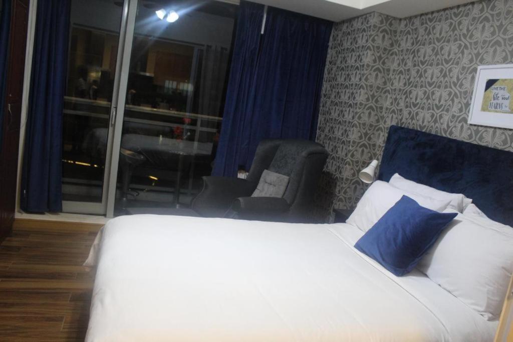 Azure Urban Resort A3 Near Airport Mall With Balcony Wavepool Manilla Buitenkant foto